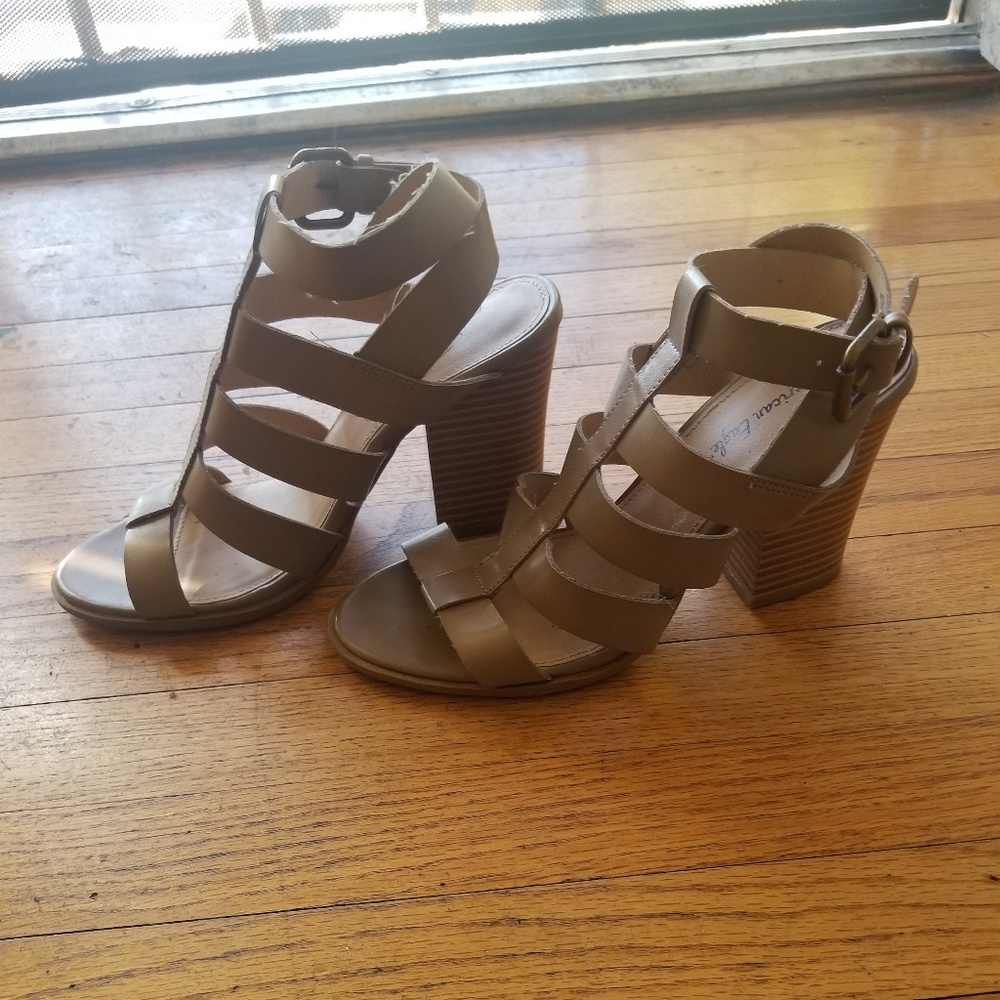 Sandal - Picture 2 of 3